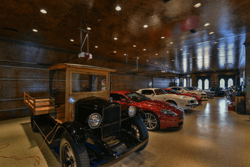 12 Car Garage the castle house (amazing photos) 12 Car Garage the castle house (amazing photos)